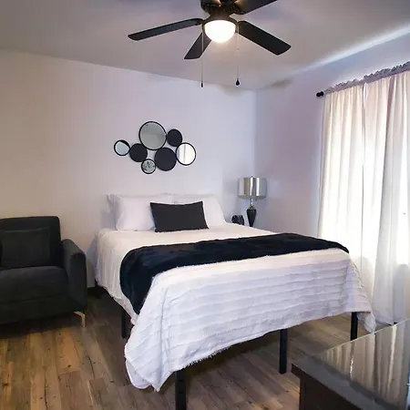 Chic & Cozy 2 Bedroom - 1 Bathroom - Rated Best Eagle Pass Exterior photo