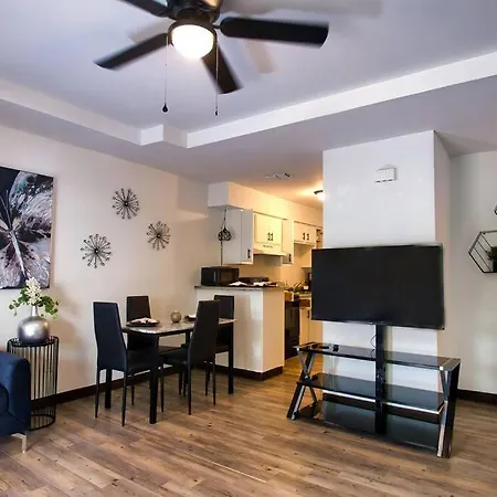 Chic & Cozy 2 Bedroom - 1 Bathroom - Rated Best Eagle Pass Exterior photo
