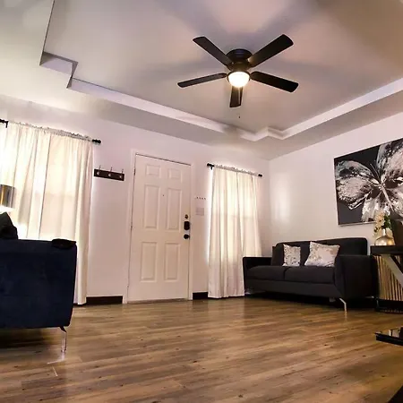 Chic & Cozy 2 Bedroom - 1 Bathroom - Rated Best Eagle Pass Exterior photo