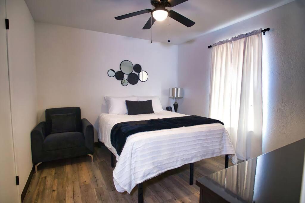 Chic & Cozy 2 Bedroom - 1 Bathroom - Rated Apartment