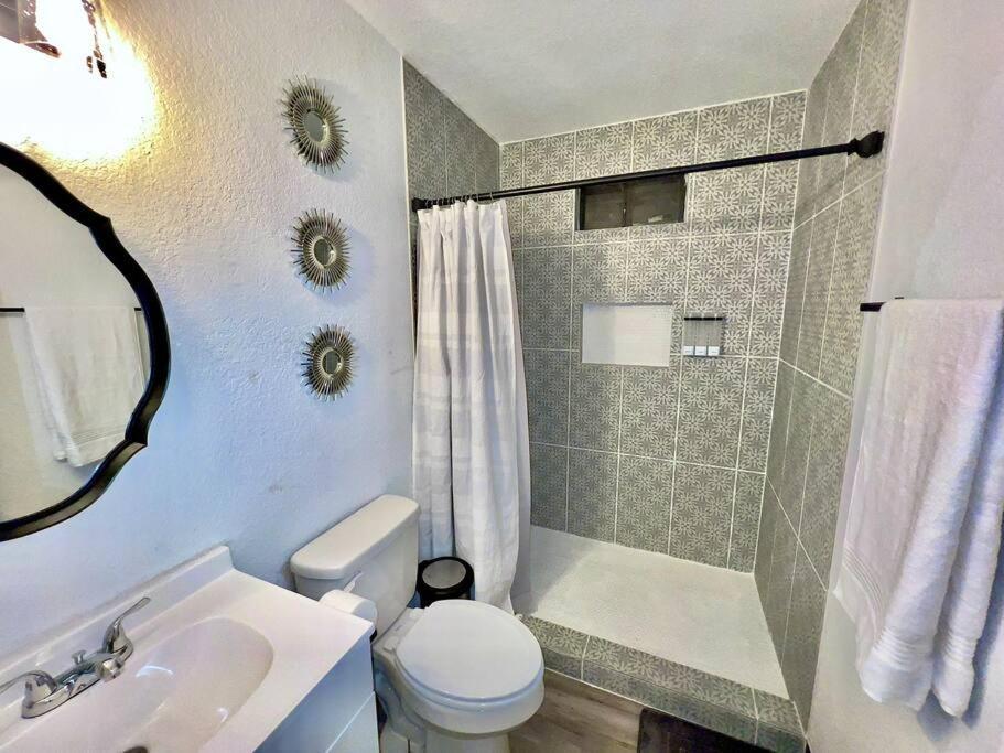 Chic & Cozy 2 Bedroom - 1 Bathroom - Rated Eagle Pass